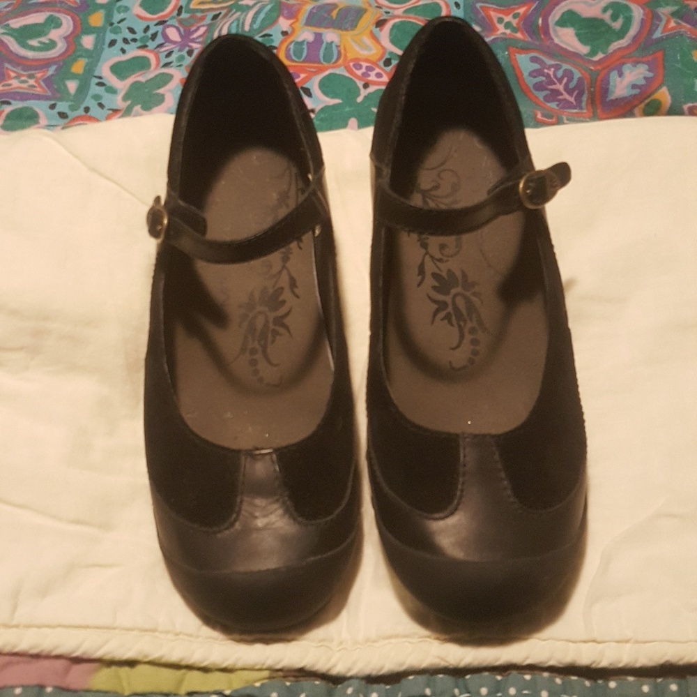 Merrell Mary Janes 8.5